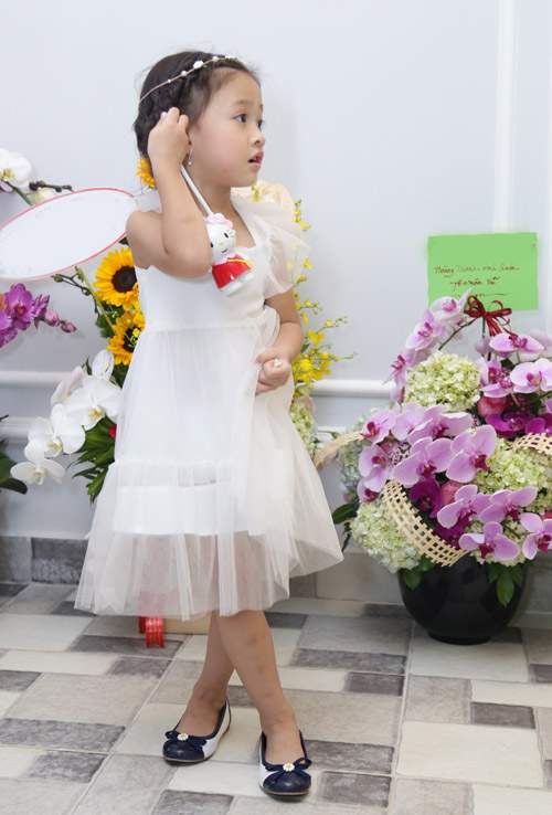 Con gái Phan Đinh Tùng xinh như công chúa hút mọi chú ý 3