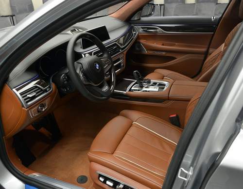 BMW 760Li xDrive V12 Excellence: Vừa mạnh, vừa sang 3