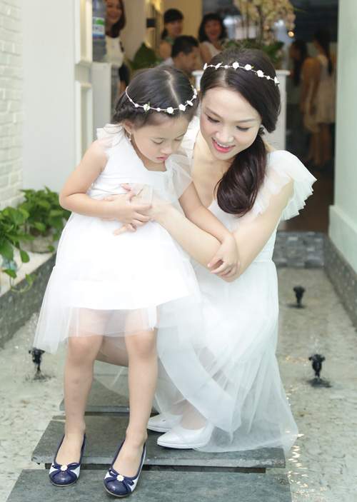 Con gái Phan Đinh Tùng xinh như công chúa hút mọi chú ý 4
