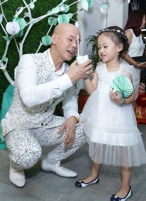 Con gái Phan Đinh Tùng xinh như công chúa hút mọi chú ý 2