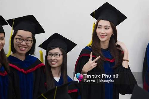 HH Thu Thảo kể chuyện quá khứ trong ngày nhận bằng tốt nghiệp Đại học 15