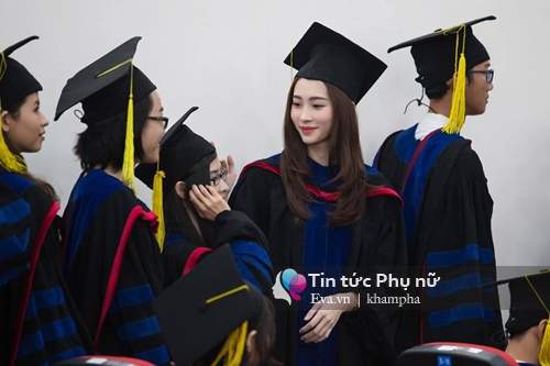 HH Thu Thảo kể chuyện quá khứ trong ngày nhận bằng tốt nghiệp Đại học 12