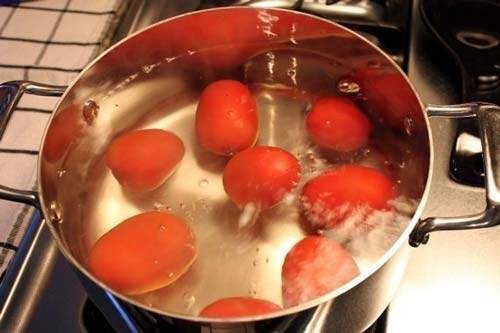 Điều kỳ tích khi lấy 3 quả cà chua chín chà lên mặt mỗi tuần 9