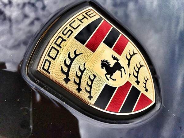 Porsche lời 387 triệu đồng trên mỗi xe bán ra