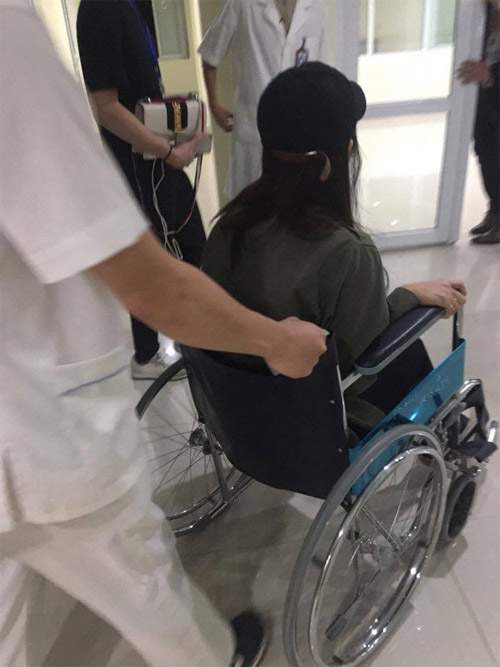 Nữ ca sĩ Hàn Quốc bất ngờ nhập viện sau đêm diễn ở HN 2