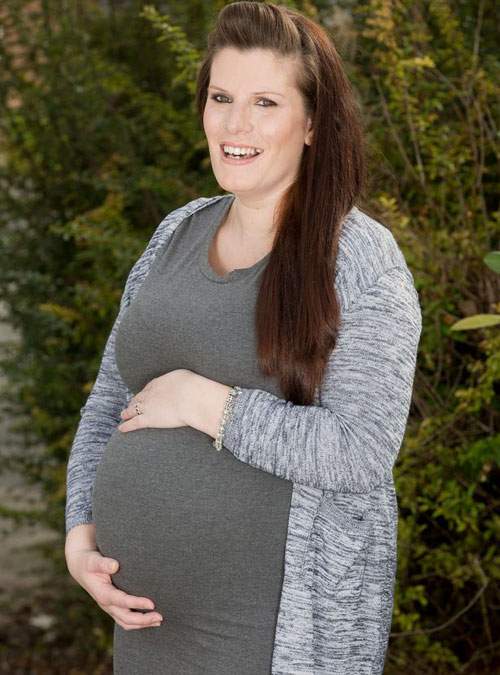 “Bà mẹ siêu trứng” cứ mỗi tháng lại rụng 2 quả, 3 lần mang bầu song thai 6