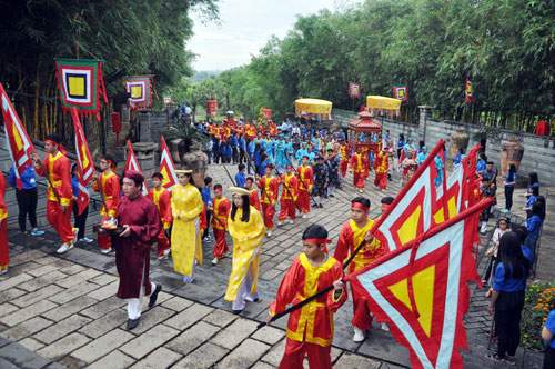 Hàng nghìn người đội nắng dự lễ giỗ Tổ trên đất Sài Gòn 2