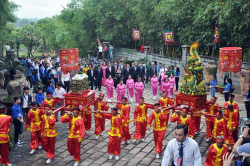 Hàng nghìn người đội nắng dự lễ giỗ Tổ trên đất Sài Gòn 4