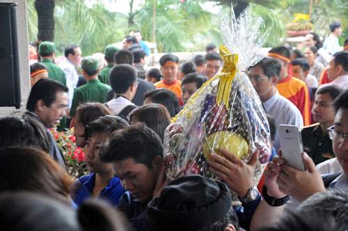 Hàng nghìn người đội nắng dự lễ giỗ Tổ trên đất Sài Gòn 9