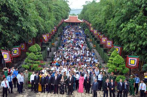 Hàng nghìn người đội nắng dự lễ giỗ Tổ trên đất Sài Gòn 7
