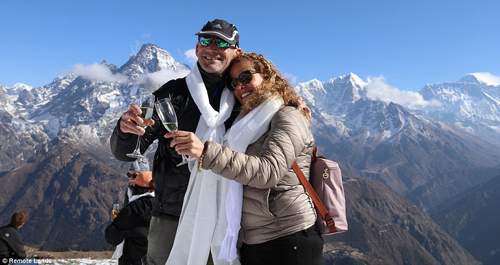 Bữa sáng siêu đắt đỏ dành cho đại gia trên đỉnh Everest 8