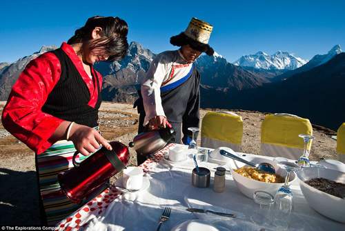 Bữa sáng siêu đắt đỏ dành cho đại gia trên đỉnh Everest 5