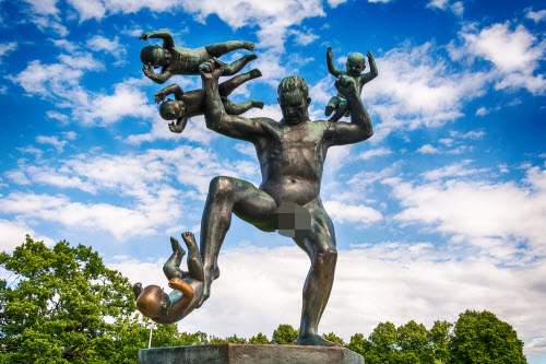 Ngượng "chín mặt" ở công viên tượng khỏa thân lớn nhất thế giới 2