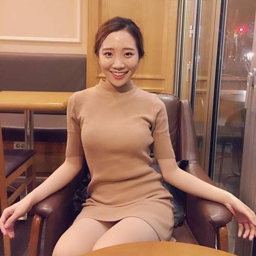 Cô giáo Hàn Quốc khiến học sinh ngẩn ngơ vì quá gợi cảm 10