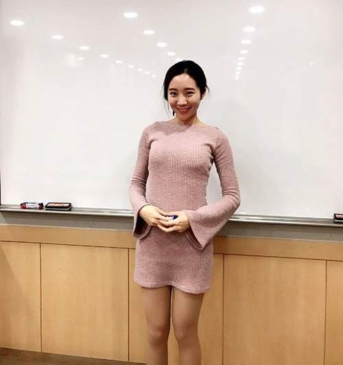 Cô giáo Hàn Quốc khiến học sinh ngẩn ngơ vì quá gợi cảm 6