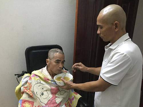 Diễn viên Nguyễn Hoàng lại phải nhập viện vì chân bị "hóa thạch" 3