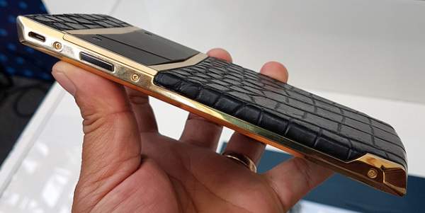 Cận cảnh smartphone "siêu bảo mật" giá 1.000 USD của Viettel 5