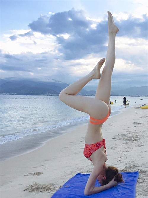 Kệ tin đồn "dao kéo", Hà Hồ vẫn khoe trình yoga cực "nghệ" 5