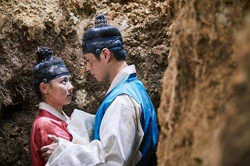 Đôi tình nhân "Mây họa ánh trăng" Park Bo Gum - Kim Yoo Jung tái ngộ khán giả Việt 12