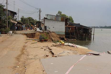 14 nhà trôi sông, An Giang ban bố tình trạng khẩn cấp 5