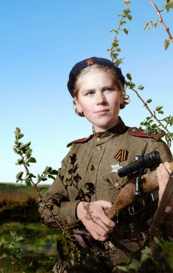 Đội nữ xạ thủ Nga xinh đẹp diệt hàng trăm lính phát xít 9
