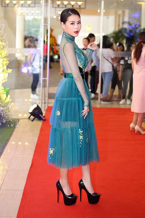 Chưa bao giờ showbiz Việt có diễn viên hài nóng bỏng, đẹp như hoa hậu thế này 18