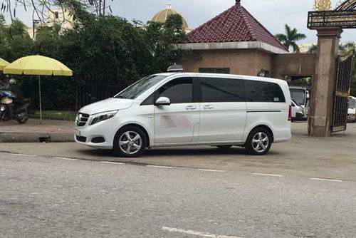 Quảng Ninh: Dùng xe sang Mercedes C200 chạy taxi 3