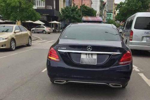 Quảng Ninh: Dùng xe sang Mercedes C200 chạy taxi 2