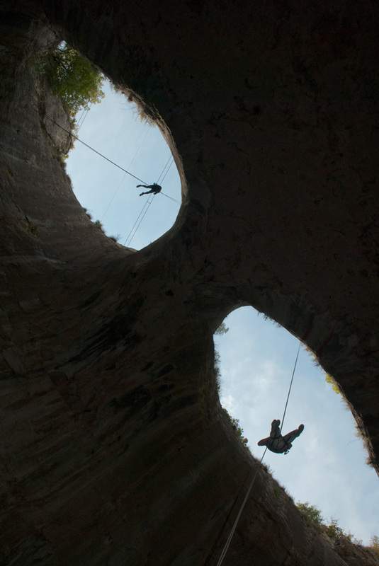 Đôi "mắt thần" kỳ dị đáng sợ trong hang động lớn nhất Bulgari 3