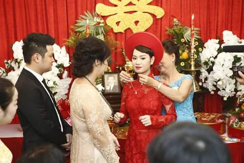 Choáng với trang sức vàng ròng của Khởi My và các cô dâu sao Việt 11