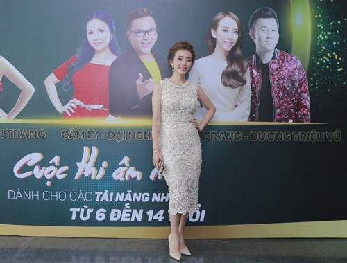 Cẩm Ly, Thu Trang rạng rỡ đi ghi hình show Trấn Thành vừa bị từ chối 24