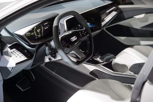 Audi E-Tron Sportback: "Anh em" của Lamborghini Urus 4