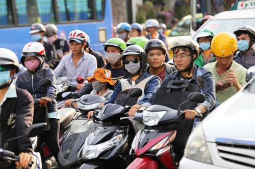 Người dân “nghẹt thở” rời Sài Gòn về quê nghỉ lễ 8