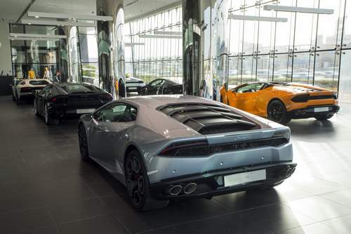 Xem đại lý Lamborghini lớn nhất thế giới đặt tại Dubai 2