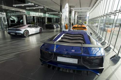 Xem đại lý Lamborghini lớn nhất thế giới đặt tại Dubai 5