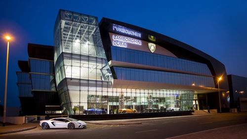 Xem đại lý Lamborghini lớn nhất thế giới đặt tại Dubai 9