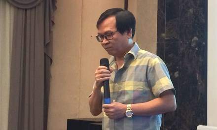 Nhà văn Nguyễn Nhật Ánh khóc trong lễ ra mắt sách 3