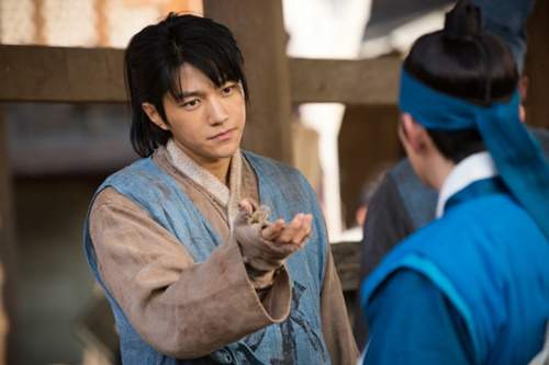 Tại sao "Mặt nạ quân vương" của Yoo Seung Ho lại là phim Hàn đáng xem nhất tháng 5? 21
