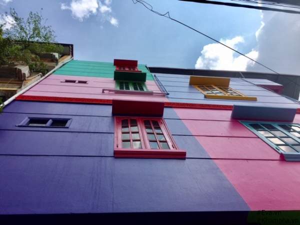 HN: Không phải trường mẫu giáo, chủ nhà vẫn quyết sơn nhà 7 sắc cầu vồng 15