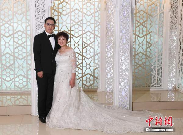 Bị chồng bỏ, cô nàng Trung Quốc giảm 121 kg và nhận "quả ngọt" 9
