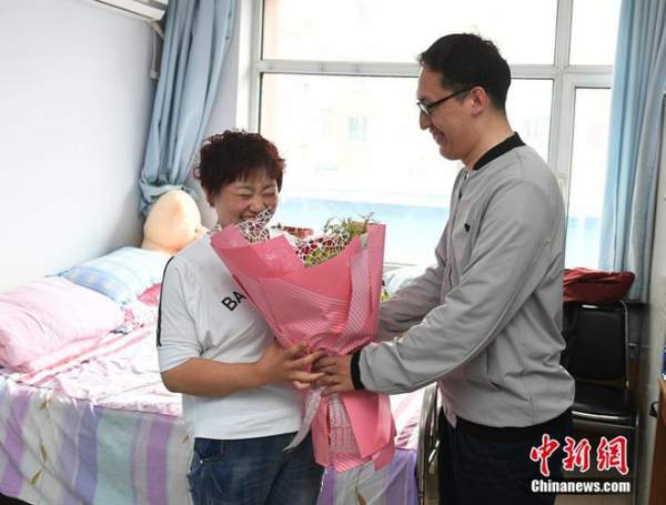 Bị chồng bỏ, cô nàng Trung Quốc giảm 121 kg và nhận "quả ngọt" 3