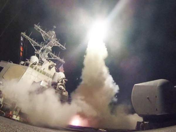 Chiến đấu cơ Mỹ bất ngờ dội bom đoàn xe quân đội Syria 3