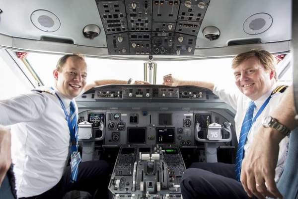 Vua Hà Lan bí mật lái máy bay chở khách suốt 21 năm 2