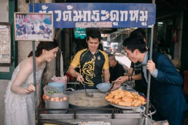 Cặp đôi Thái gây sốt vì chụp ảnh cưới với muôn kiểu món ăn 9