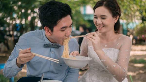 Cặp đôi Thái gây sốt vì chụp ảnh cưới với muôn kiểu món ăn 2