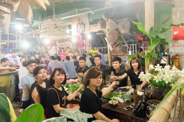 Kiệt tác khu ẩm thực ‘ven sông’ đẹp mê hồn giữa trung tâm Hà Nội. 5