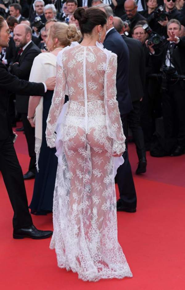 Thiên thần nội y "mặc như không" đến Cannes, lộ 80% cơ thể 3