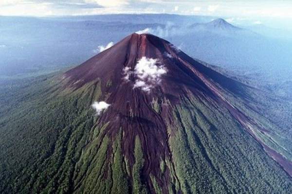 Khám phá 10 núi lửa hoạt động mạnh và nguy hiểm nhất thế giới 9