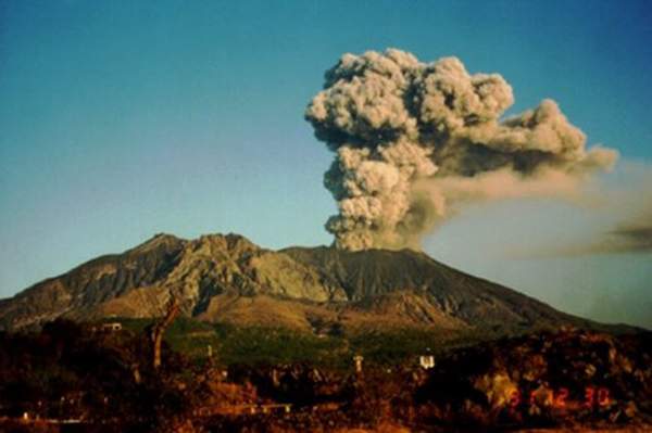 Khám phá 10 núi lửa hoạt động mạnh và nguy hiểm nhất thế giới 5