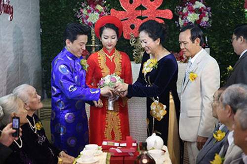 Bố mẹ chồng sao Việt gây choáng vì tặng đồng hồ ngàn đô, trang sức tiền tỷ 11